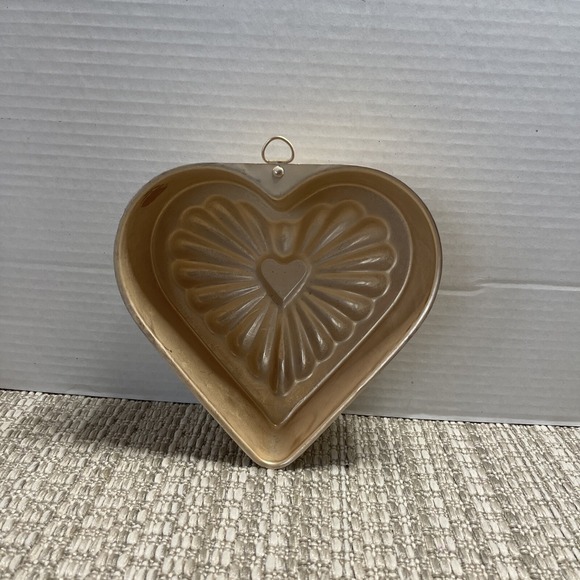 Vintage Heart Cake Mold Pan‎ Fluted Valentine's Day Baking Kitchen Decor - Picture 5 of 9